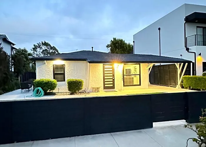 Modern Studio Stylish &Cozy Right Unit