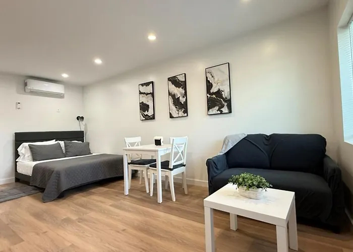 Modern Studio Stylish &Cozy Right Unit