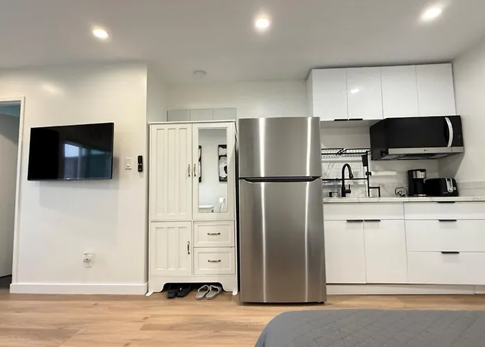 Modern Studio Stylish &Cozy Right Unit