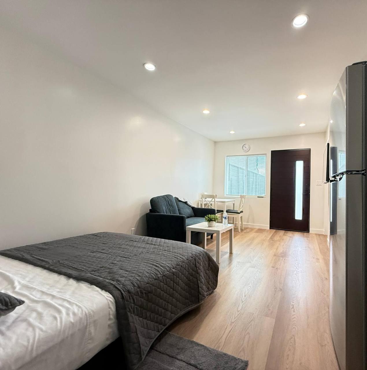 Apartment Modern Stylish &cozy Right Unit *