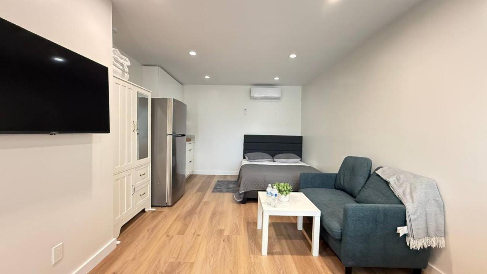 Modern Stylish &cozy Right Unit * Los Angeles