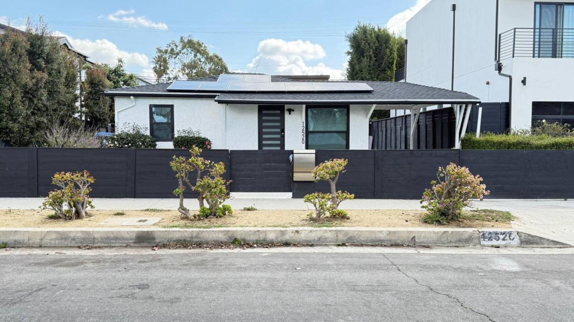 Modern Stylish &cozy Right Unit *