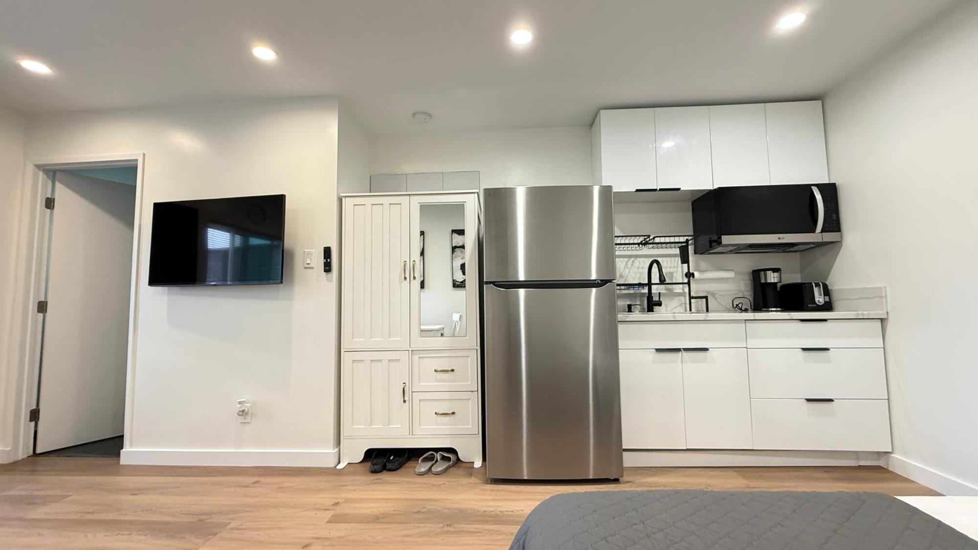 Modern Stylish &cozy Right Unit * Los Angeles